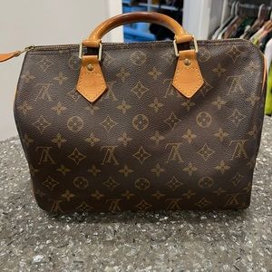 100% Authentic Louis Vuitton Speedy 30 in excellent condition!